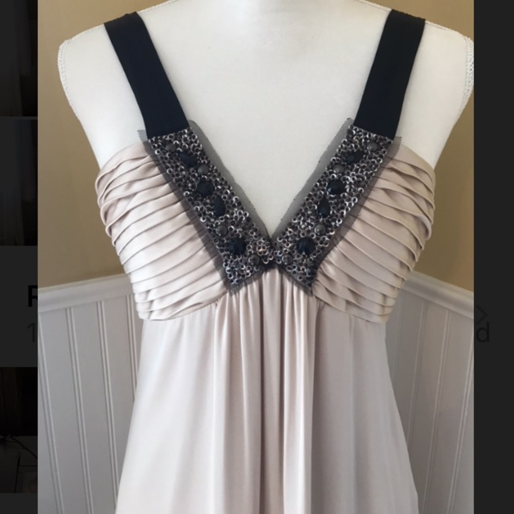 Gown - Picture 2 of 3